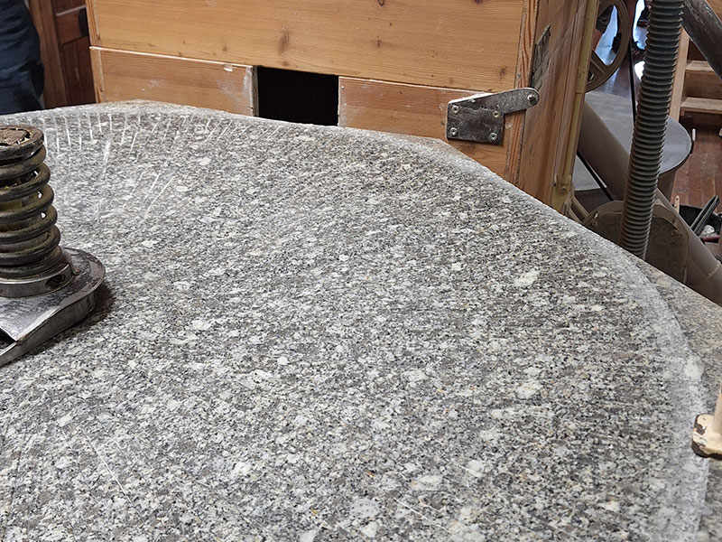 Moulin de granit de type Astrié pour farine bio